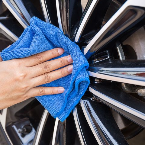 چاپ و با استفاده از طراحان گرافیک است